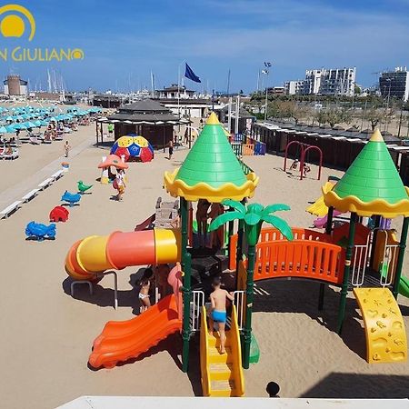 La Casa Di Clara Ombrellone Con 2 Lettini Al Lido San Giuliano Gratis E Parcheggio Privato Gratis Leilighet Rimini Eksteriør bilde
