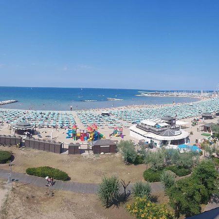 La Casa Di Clara Ombrellone Con 2 Lettini Al Lido San Giuliano Gratis E Parcheggio Privato Gratis Leilighet Rimini Eksteriør bilde