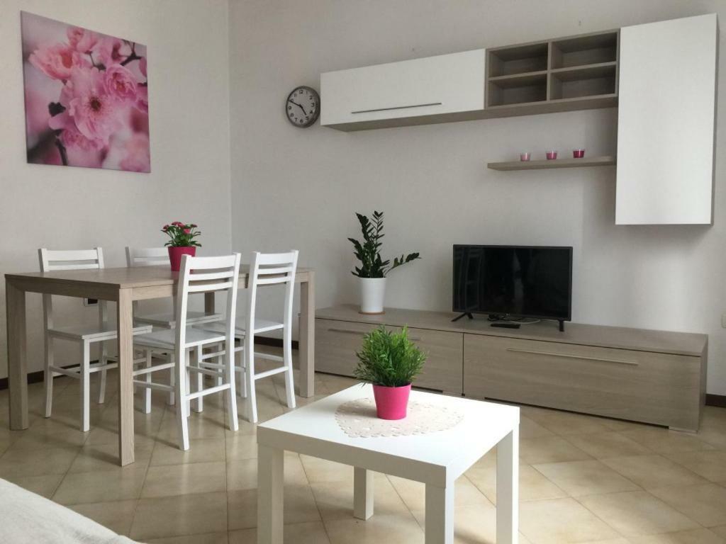 La Casa Di Clara Ombrellone Con 2 Lettini Al Lido San Giuliano Gratis E Parcheggio Privato Gratis Leilighet Rimini Eksteriør bilde