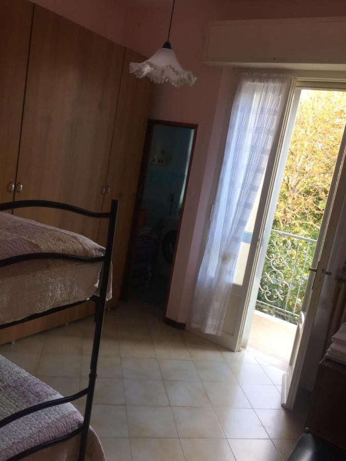 La Casa Di Clara Ombrellone Con 2 Lettini Al Lido San Giuliano Gratis E Parcheggio Privato Gratis Leilighet Rimini Eksteriør bilde