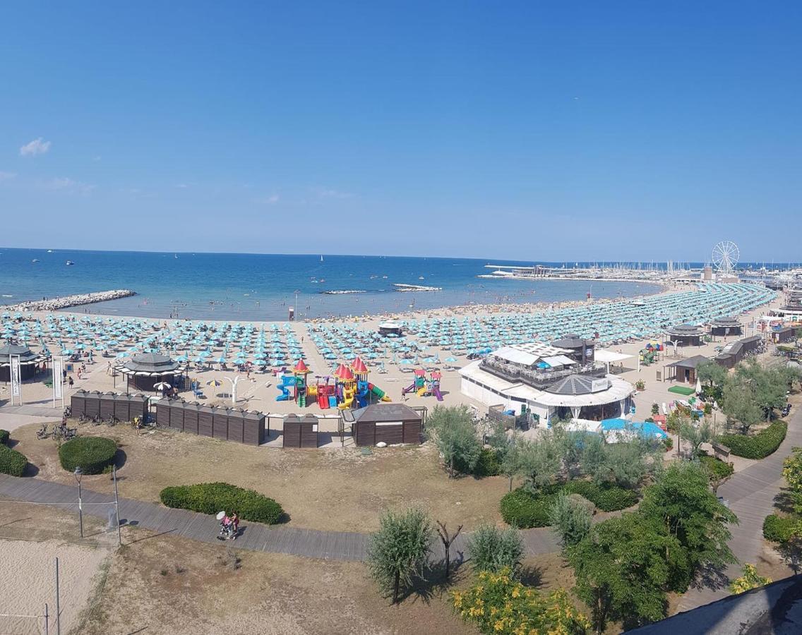 La Casa Di Clara Ombrellone Con 2 Lettini Al Lido San Giuliano Gratis E Parcheggio Privato Gratis Leilighet Rimini Eksteriør bilde